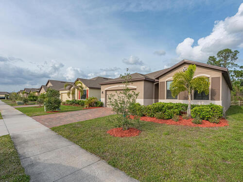 714 Old Country Road E, Palm Bay, FL 32909