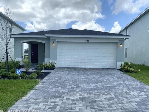 702 Papillon SW, Palm Bay, FL 32908