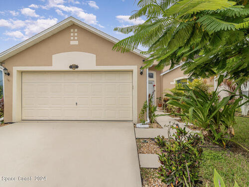 1515  Vista Lake Circle, Melbourne, Florida 32904