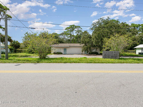 1228 S Hopkins Avenue W, Titusville, FL 32780