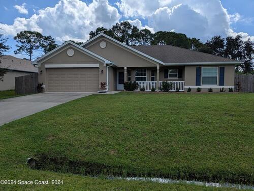 860 Ravenswood Street SE, Palm Bay, FL 32909