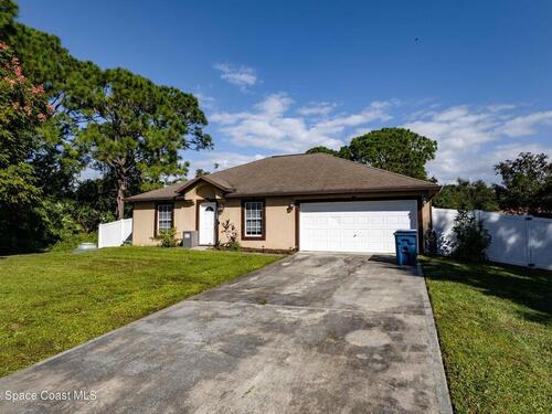 1389 Illinois Street NW, Palm Bay, FL 32907