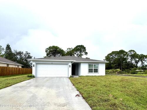 1011 Starfire Street SE, Palm Bay, FL 32909