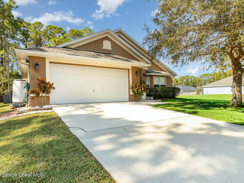 192 Dobbins Road NW, Palm Bay, FL 32907