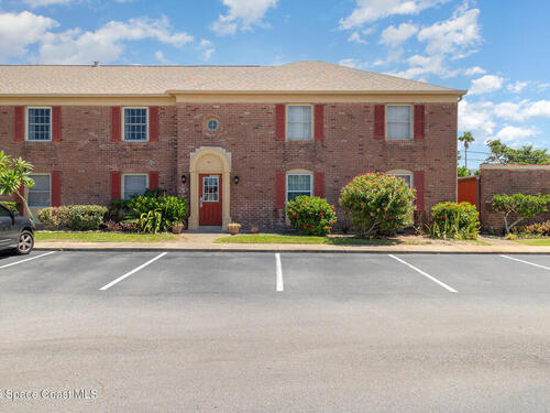 105 E Colonial Court E, Indian Harbour Beach, FL 32937