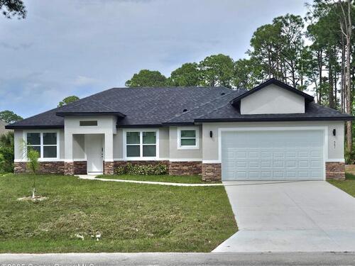 561 Harrisburg Street SW, Palm Bay, FL 32908