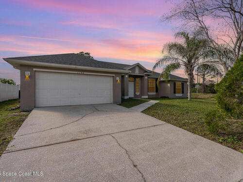 1198 Kenmore Street NW, Palm Bay, FL 32907