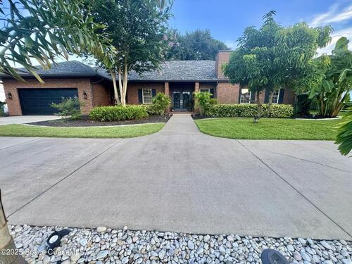 572 Lake Ashley Circle, Melbourne, FL 32904
