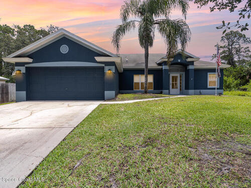 533 Holmes Avenue NW, Palm Bay, FL 32907
