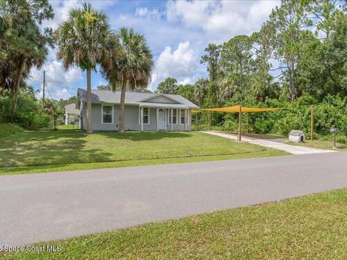 1076 Ivanhoe Street NW, Palm Bay, FL 32907