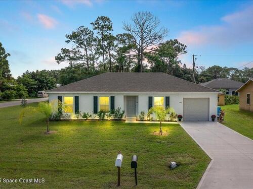 499 Grenadier Avenue NW, Palm Bay, FL 32907