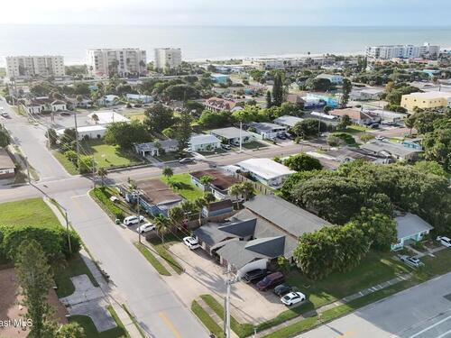 255 Woodland Avenue, Cocoa Beach, FL 32931