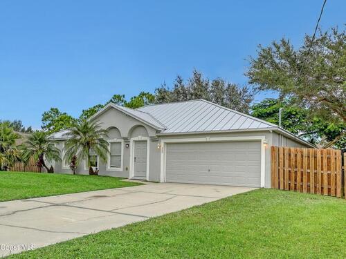 565 Lamon Street SW, Palm Bay, FL 32908