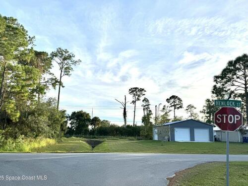 666 Henlock Street SE, Palm Bay, FL 32909