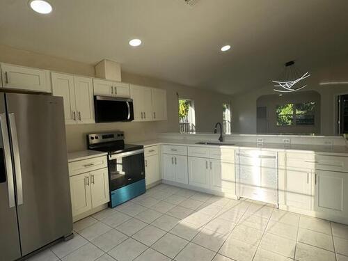 1112 Pine Creek Circle NE, Palm Bay, FL 32905