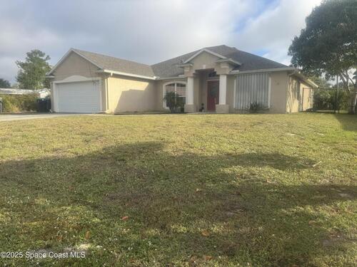 561 Borraclough Avenue NW, Palm Bay, FL 32907