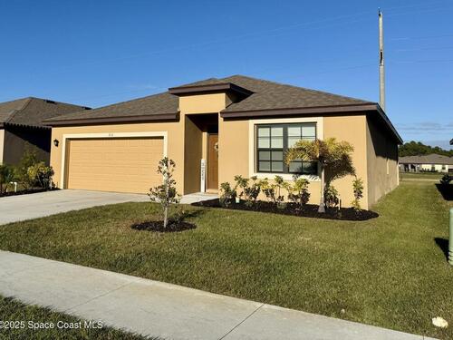 233 Bubbling Lane NW, Palm Bay, FL 32907