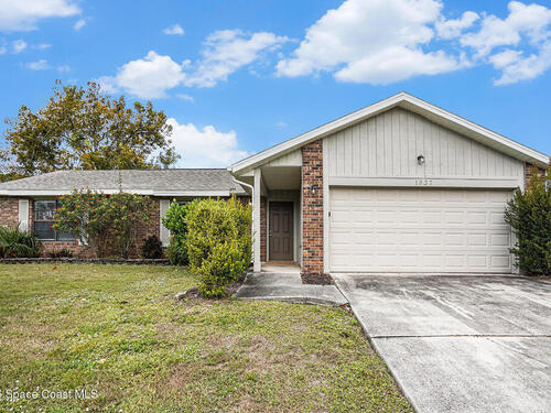 1337 Pakenham Street NW, Palm Bay, FL 32907