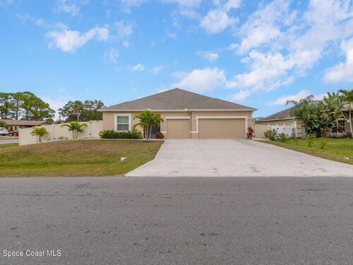 399 Calcutta Avenue NW, Palm Bay, FL 32907