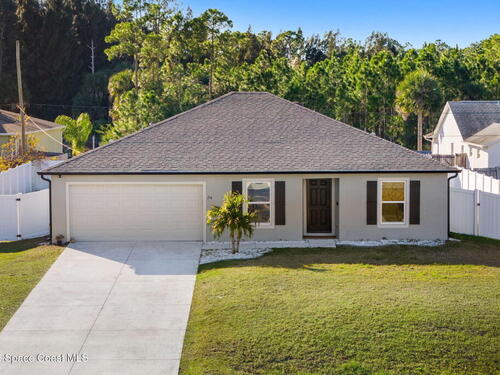 714 Daysland Avenue SW, Palm Bay, FL 32908
