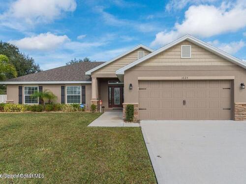 443 Oakleaf Street SW, Palm Bay, FL 32908