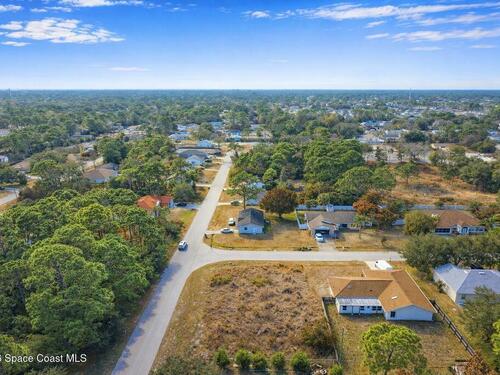 1085 Tahiti Avenue SE, Palm Bay, FL 32909