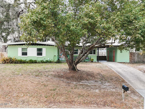 2 Holiday Lane S, Titusville, FL 32796