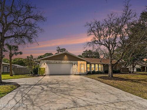 742 Penguin Avenue NE, Palm Bay, FL 32907