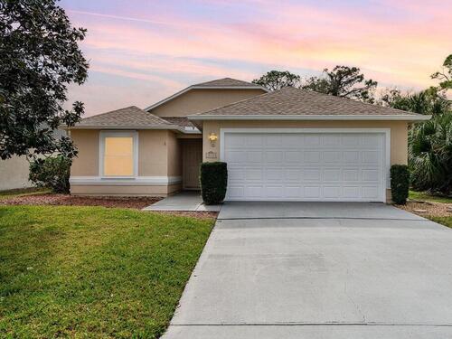 513 Oak Mont Place, Melbourne, FL 32940