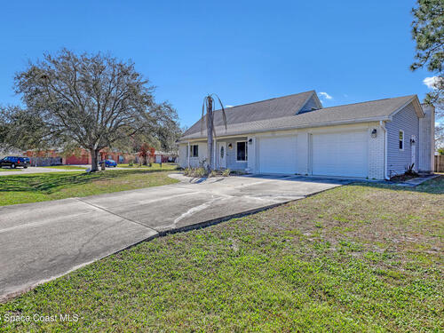 1074 Castile Road SE, Palm Bay, FL 32909