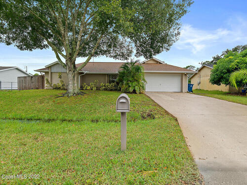 1038 Camden Avenue NW, Palm Bay, FL 32907