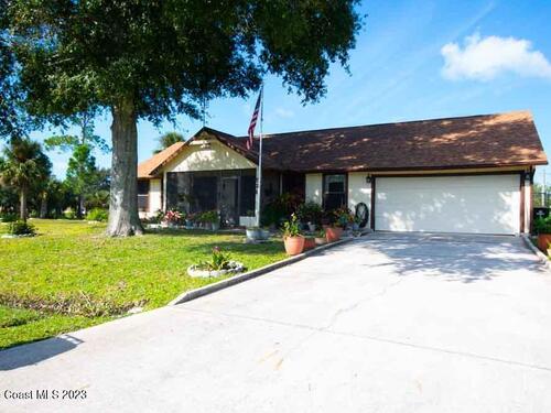 528 Tropicaire Avenue SW, Palm Bay, FL 32908