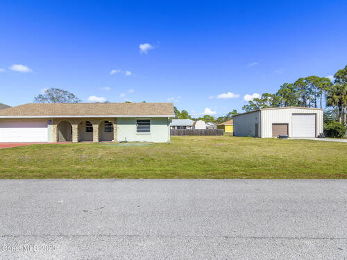 525 Escarole Street SE, Palm Bay, FL 32909