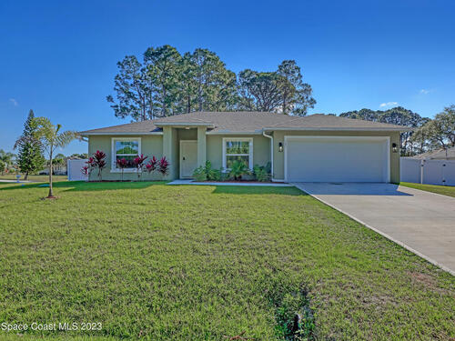 587 Plumbago Road NW, Palm Bay, FL 32907