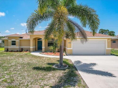 992 Coquina Street SE, Palm Bay, FL 32909