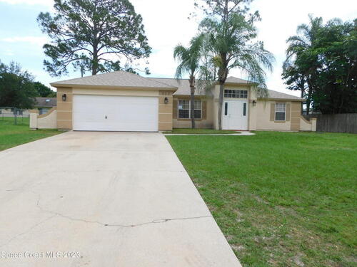 952 NW Lyons Circle NW, Palm Bay, FL 32907