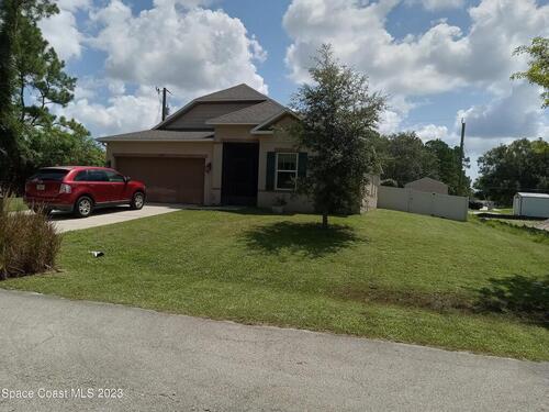 1015 Cloverleaf Avenue SE, Palm Bay, FL 32909