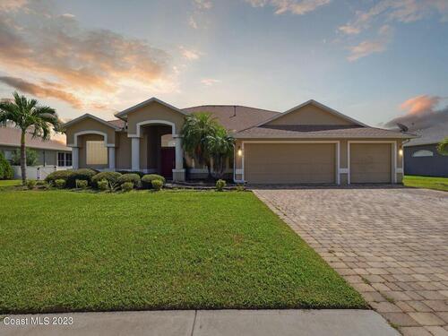 2001 Thornwood Drive SE, Palm Bay, FL 32909