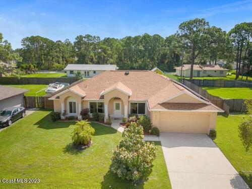 414 Australian Road NW, Palm Bay, FL 32907