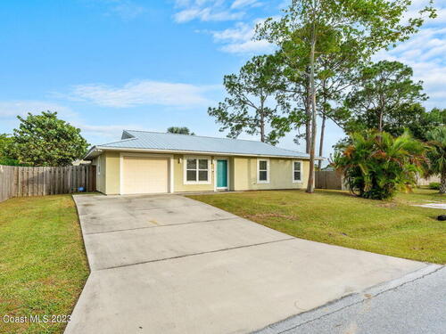 997 Camden Avenue NW, Palm Bay, FL 32907