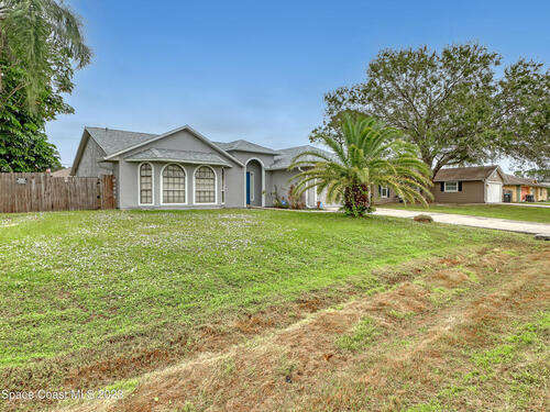 958 Lyons Circle NW, Palm Bay, FL 32907